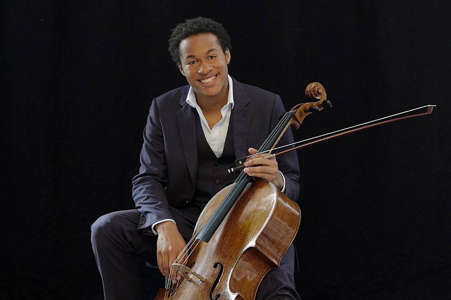 Cellist Sheku Kanneh-Mason in black suit smiling